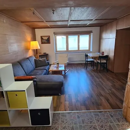 Appartement Geraeumiges In Mit Parkplatz